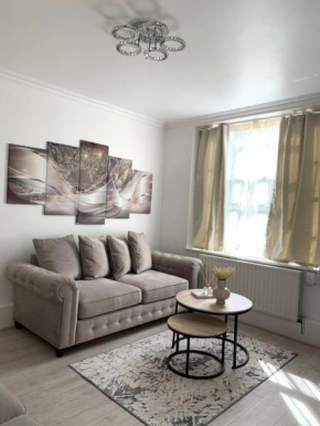 New look flat In Waterloo